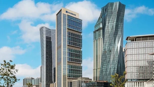 Fitch, Halkbank kapasite notunu yükseltti